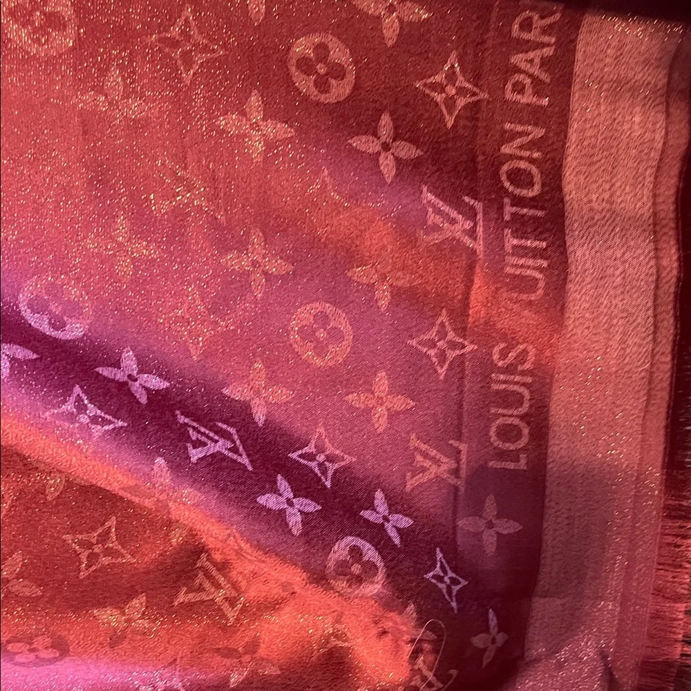 Louis Vuitton Burgundy Monogram Shawl - Picture 9 of 9